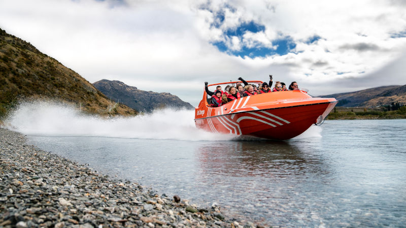 Get ready for the ride of your life on a one hour adventure, filled with world-famous 360 spins, skimming the water as we race across Lake Wakatipu and onto the historic Kawarau River!
